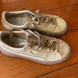 Pila platforms beige suede sneakers